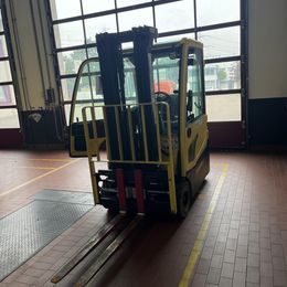 Frontstapler gebraucht: Hyster 3-Rad Elektrostapler J1.6XNT MWB Hyster J1.6XNT MWB * 3-Rad Elektrostapler